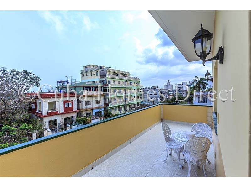 3 BEDROOM APARTMENT IN CAPITALIST BUILDING IN VEDADO FOR SALE