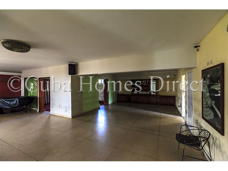 4 BED GENEROUS HORIZONTAL PROPERTY IN VEDADO FOR SALE